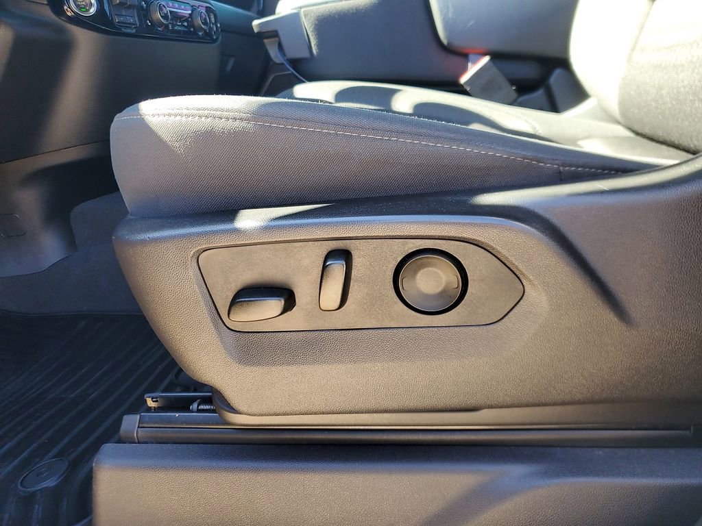 Used 2025 Chevrolet Silverado 1500 LT image 15