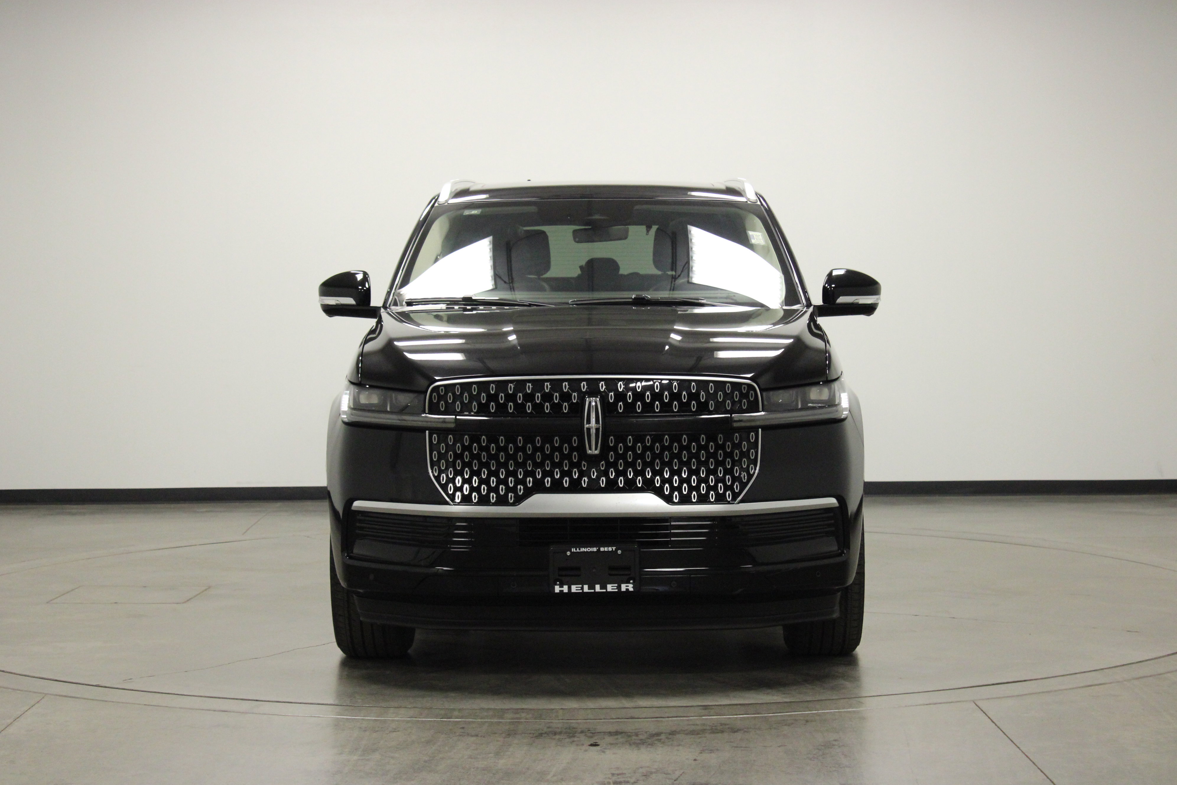 Used 2025 Lincoln Navigator Reserve image 3
