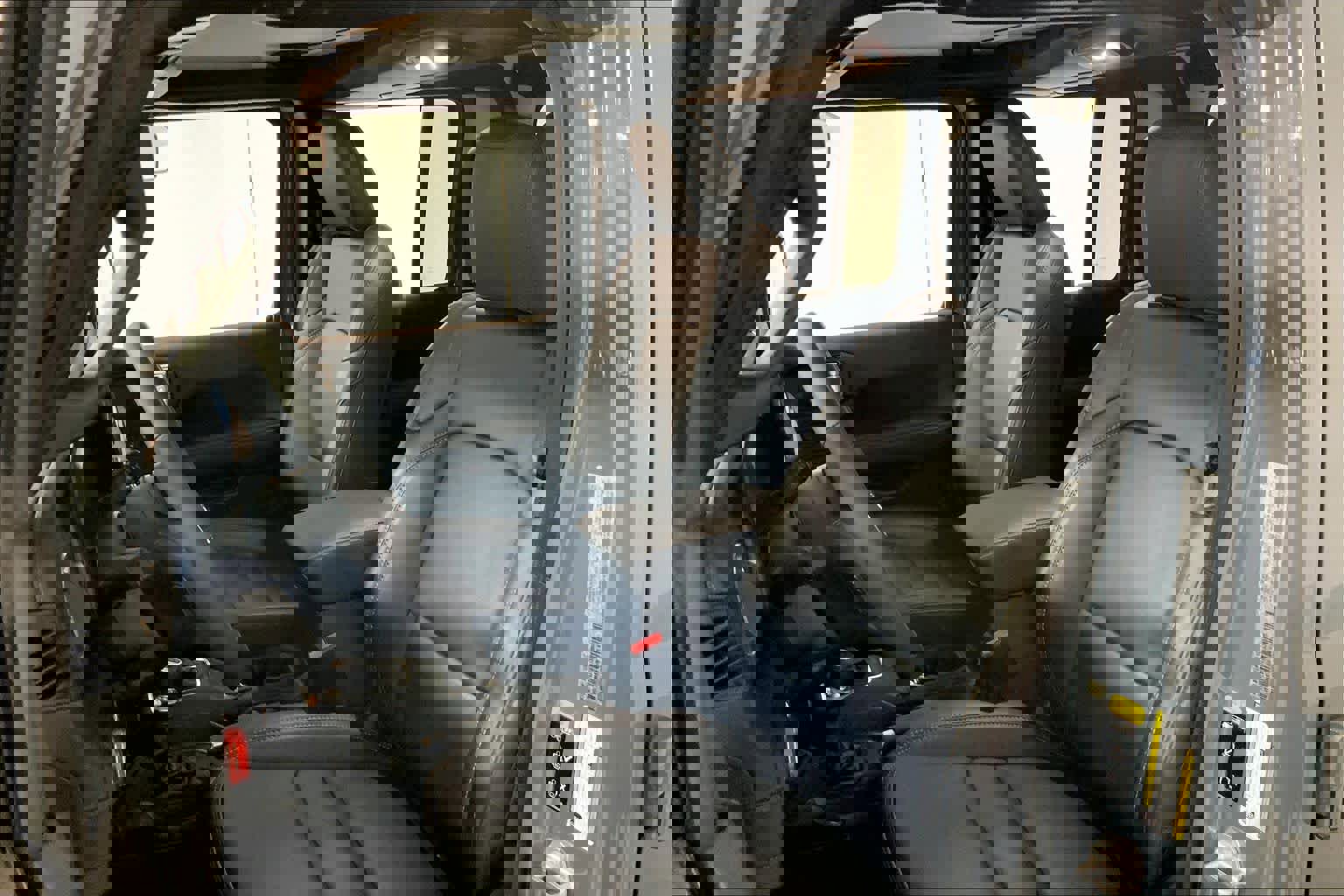 Used 2025 Jeep Gladiator Sport w/ Premium Package image 7