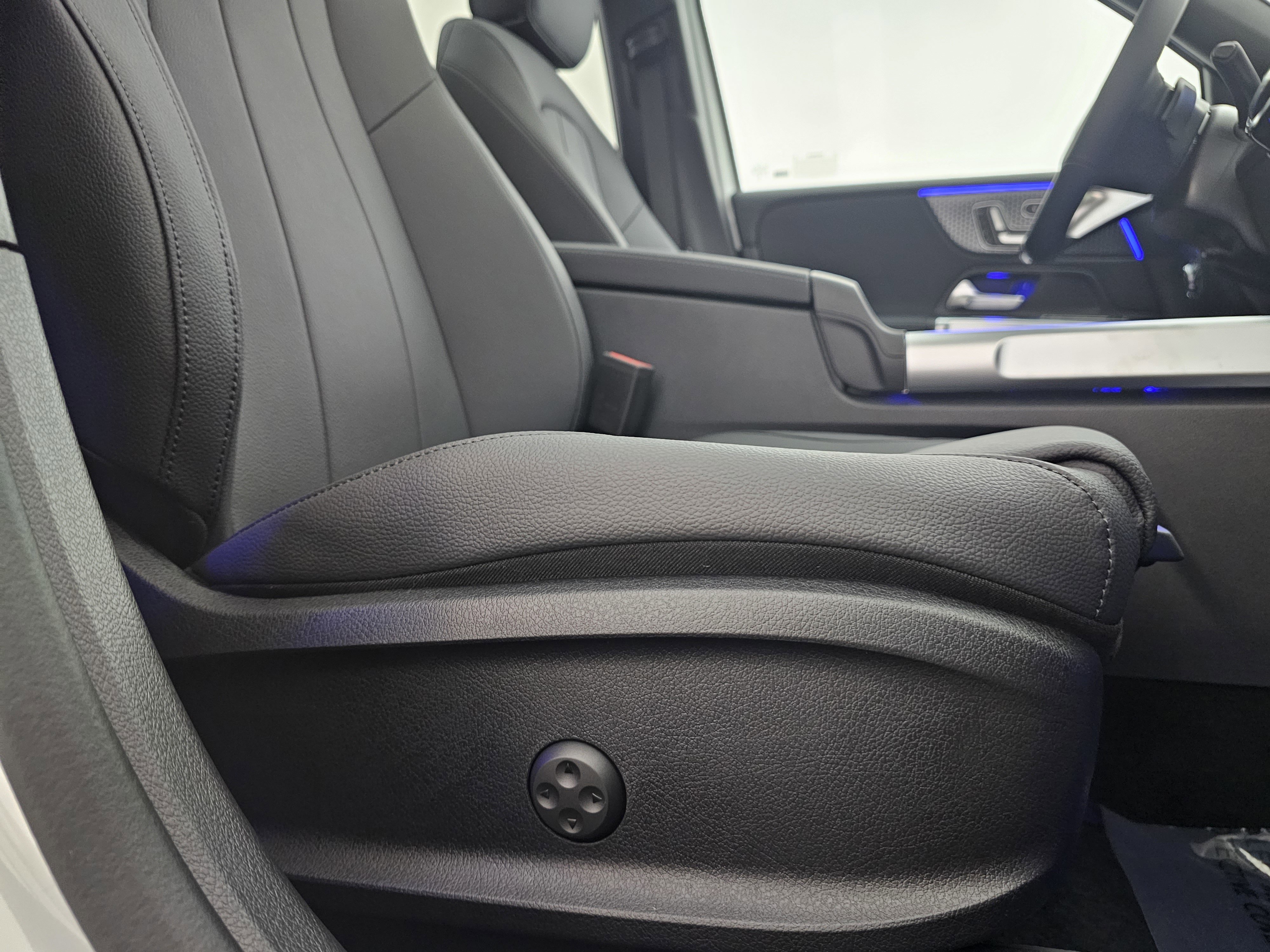 New 2026 Mercedes-Benz GLB 250 4MATIC image 18