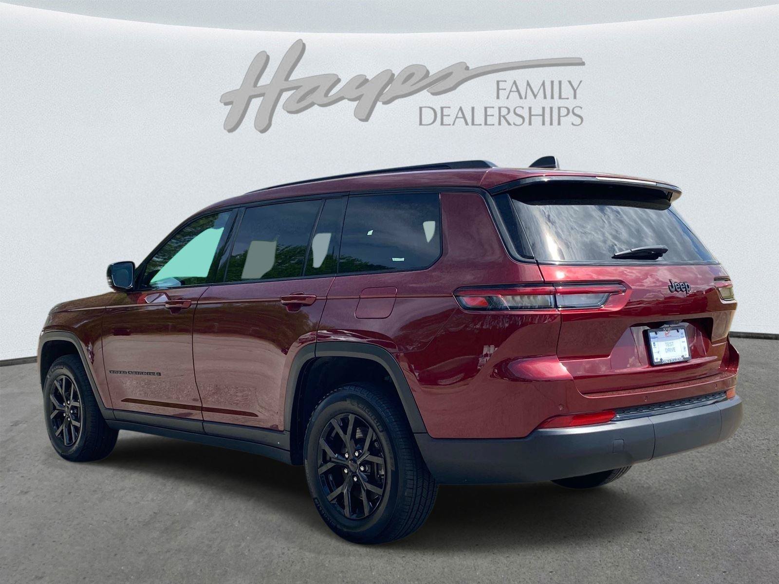 Used 2025 Jeep Grand Cherokee L Altitude RWD image 7