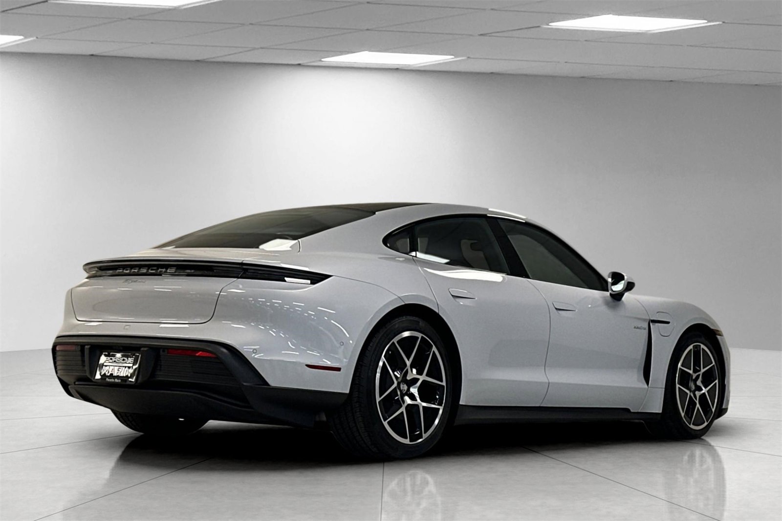 New 2025 Porsche Taycan image 8