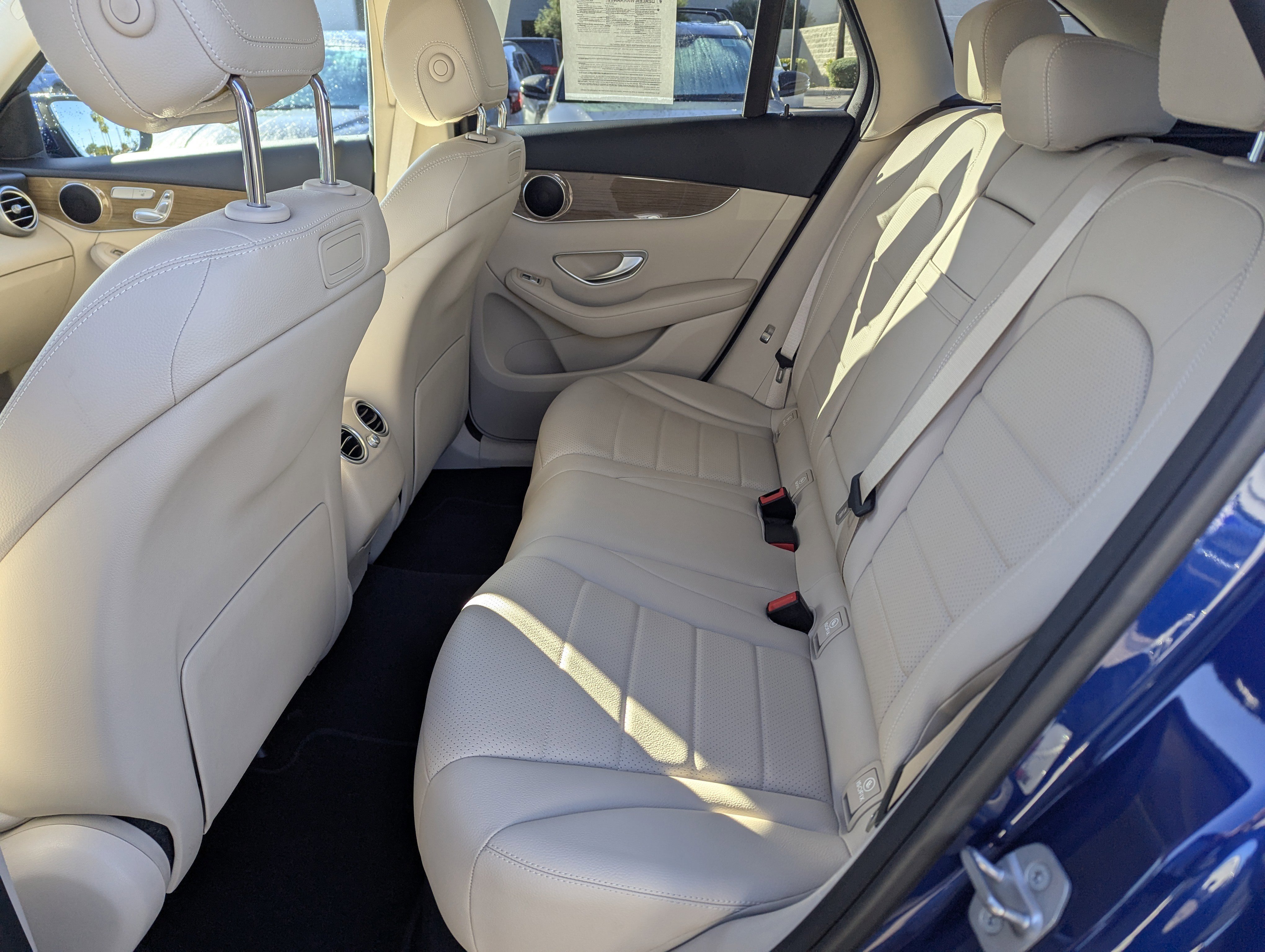 Used 2018 Mercedes-Benz GLC 300 w/ Premium Package image 8