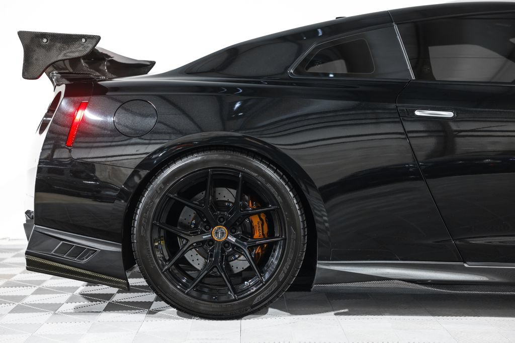 Used 2017 Nissan GT-R Premium AWD/4WD image 2