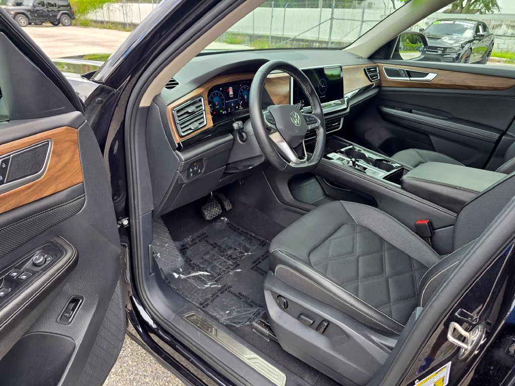 Used 2025 Volkswagen Atlas SE FWD image 15