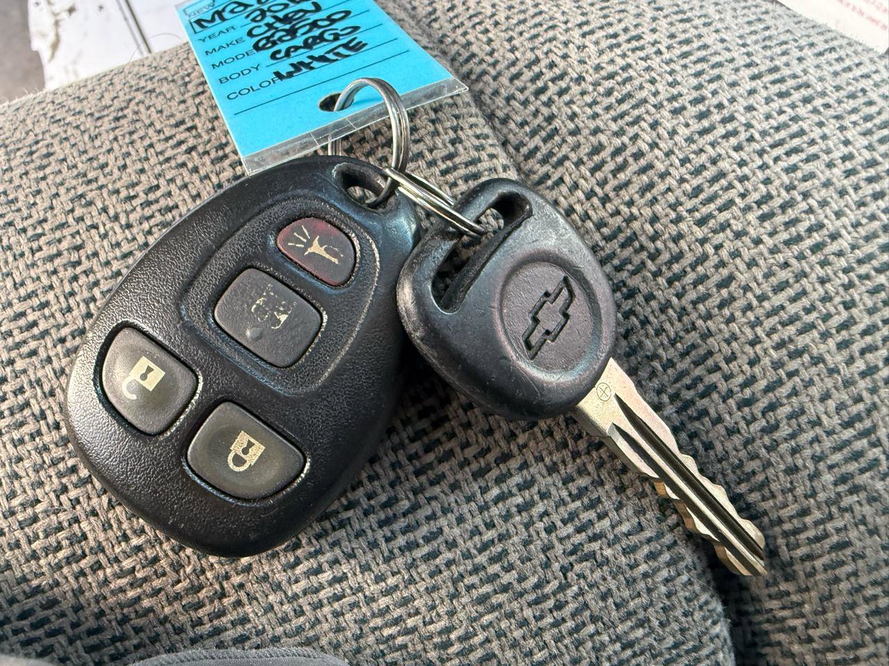 Used 2010 Chevrolet Express 2500 RWD image 18