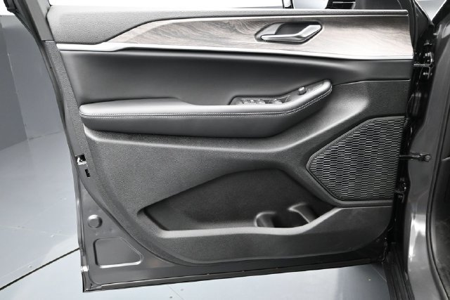 New 2026 Jeep Grand Cherokee Altitude AWD/4WD image 16