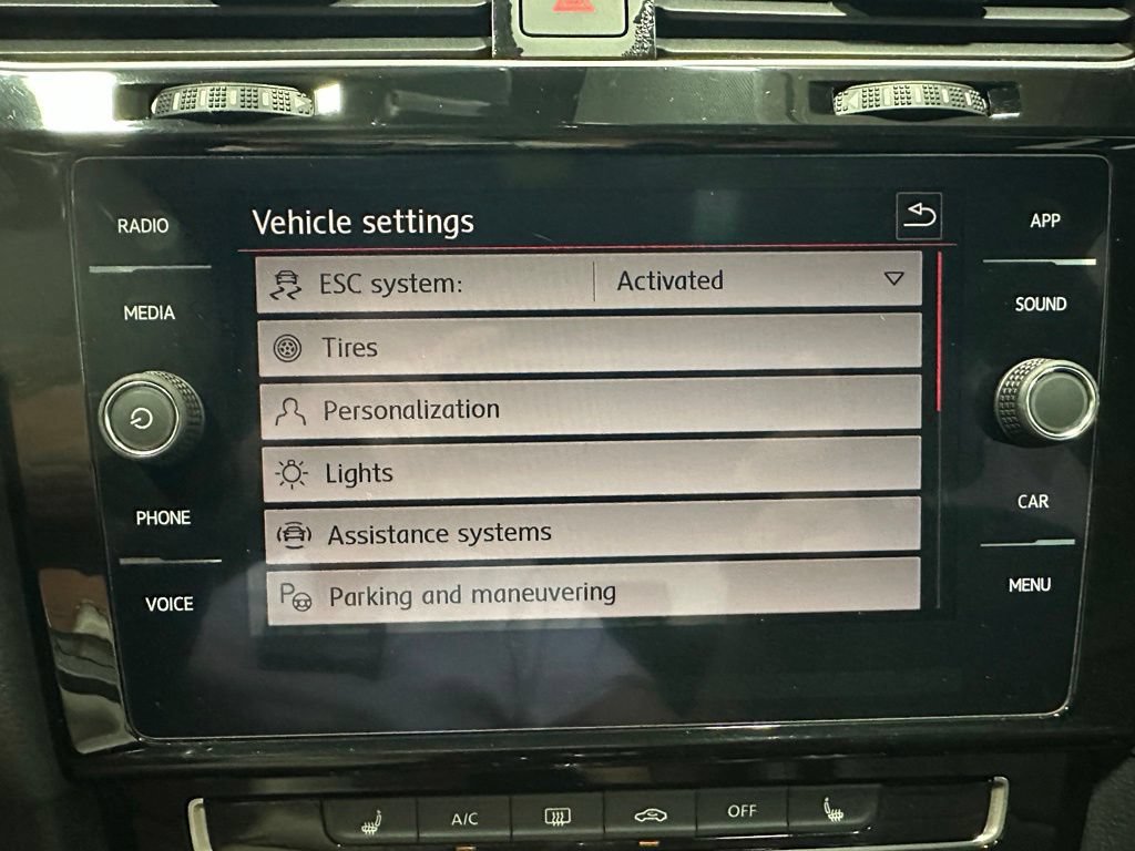 Used 2020 Volkswagen GTI SE FWD image 31