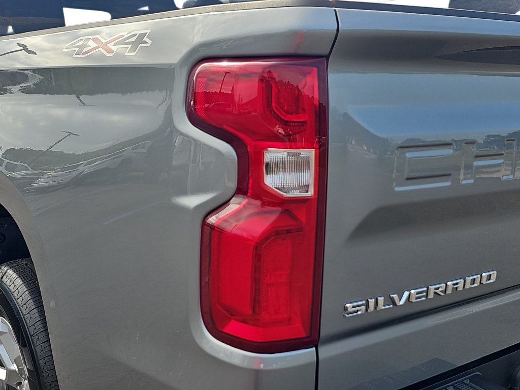 Used 2023 Chevrolet Silverado 1500 RST AWD/4WD image 34