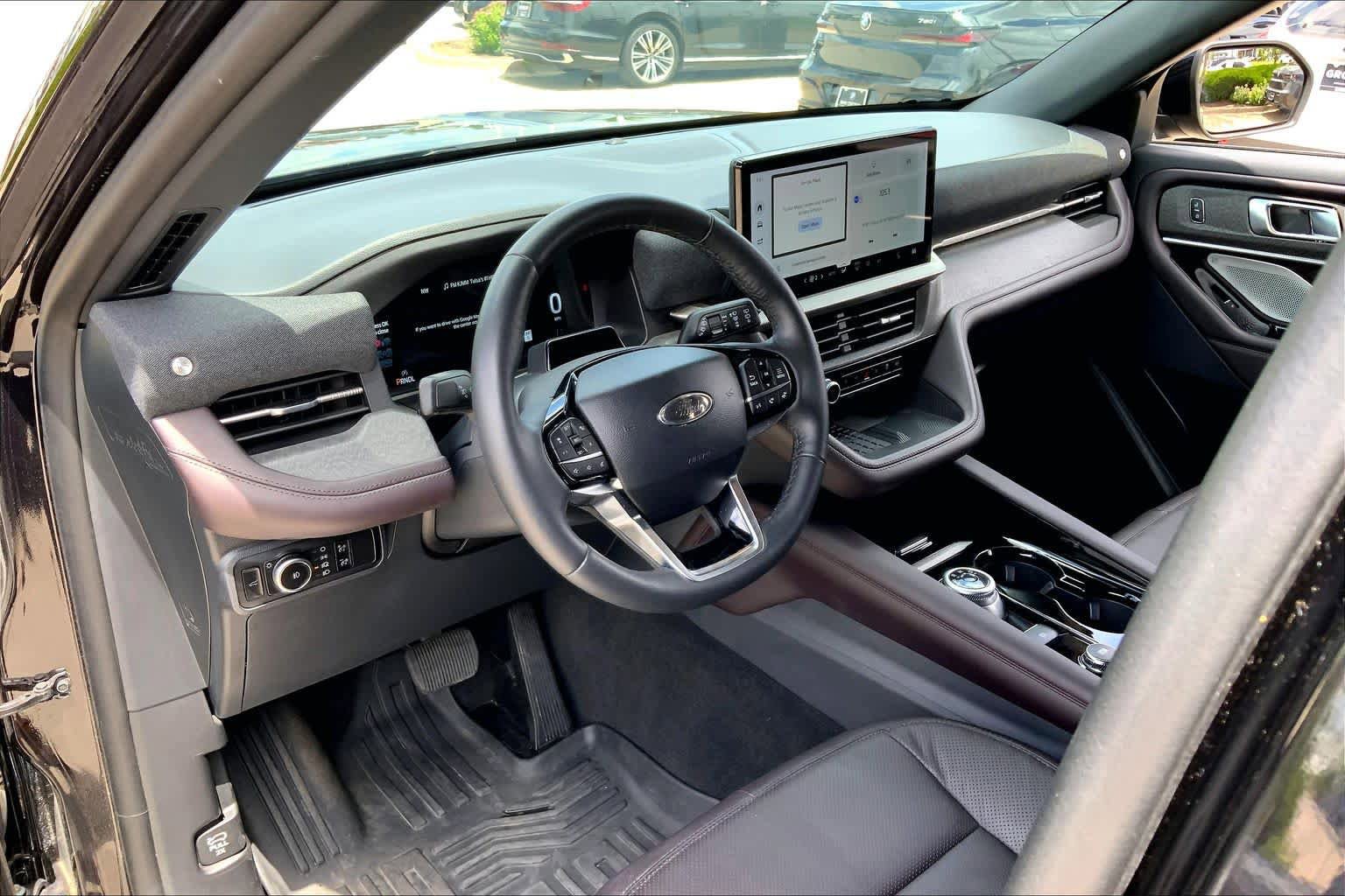 Used 2025 Ford Explorer Platinum w/ Ultimate Package AWD/4WD image 16