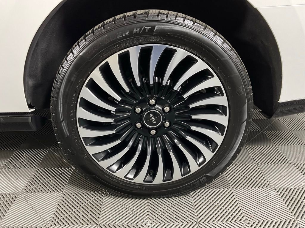 Used 2021 Lincoln Navigator Black Label w/ Cargo Convenience Package image 10