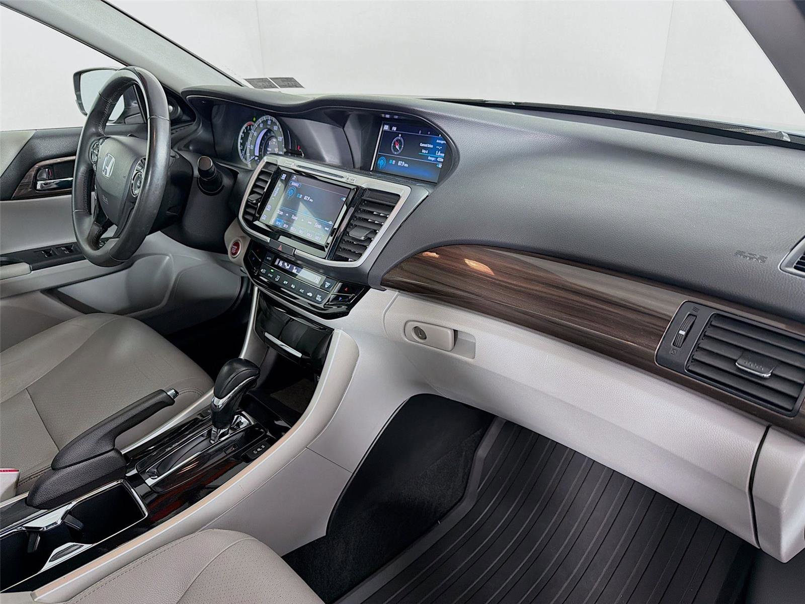 Used 2017 Honda Accord EX-L image 29