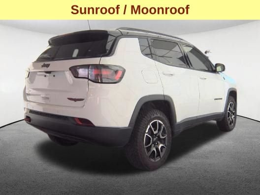 Used 2025 Jeep Compass Trailhawk w/ Trailhawk Elite Group AWD/4WD image 5