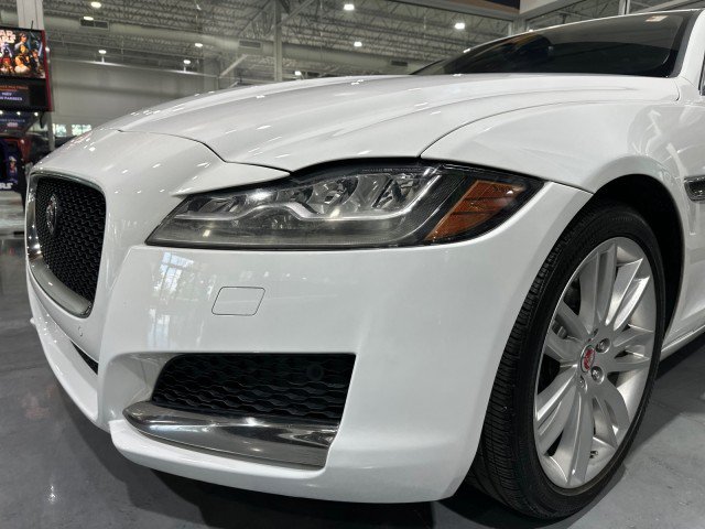 Used 2017 Jaguar XF Prestige RWD image 21