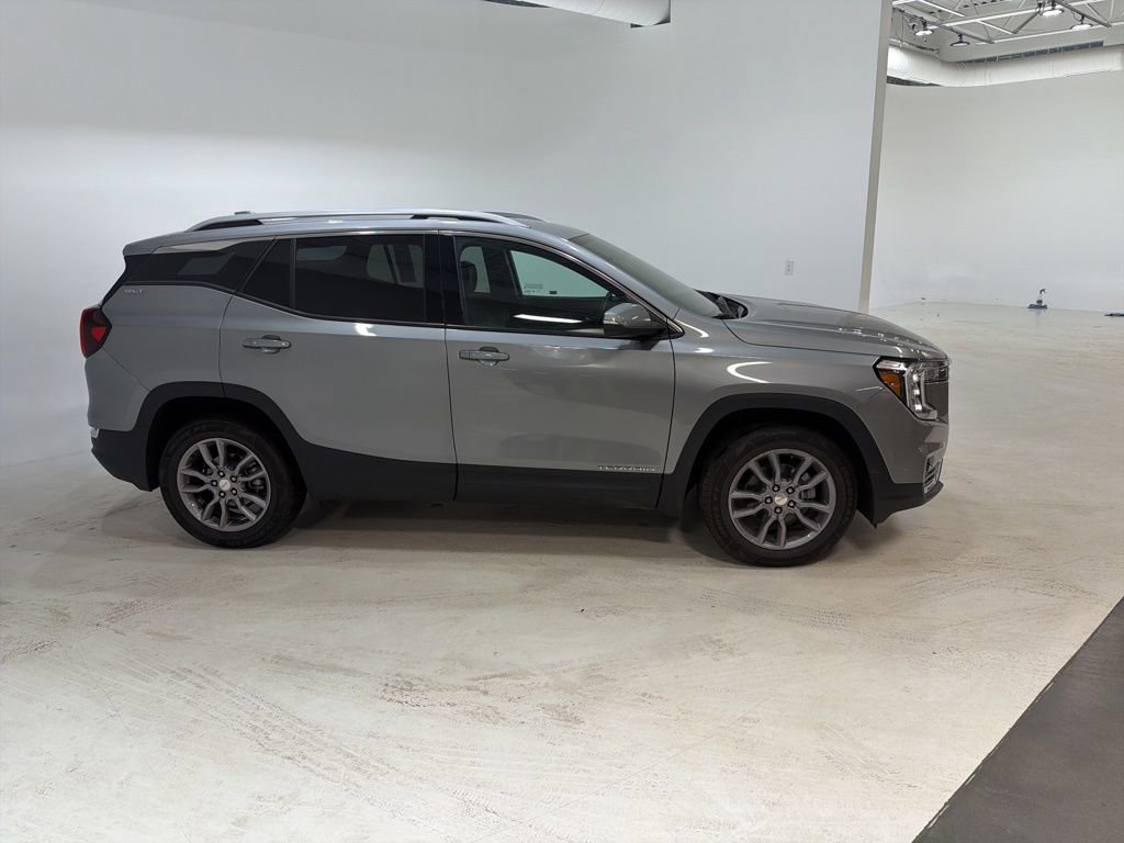 Used 2024 GMC Terrain SLT AWD/4WD image 4