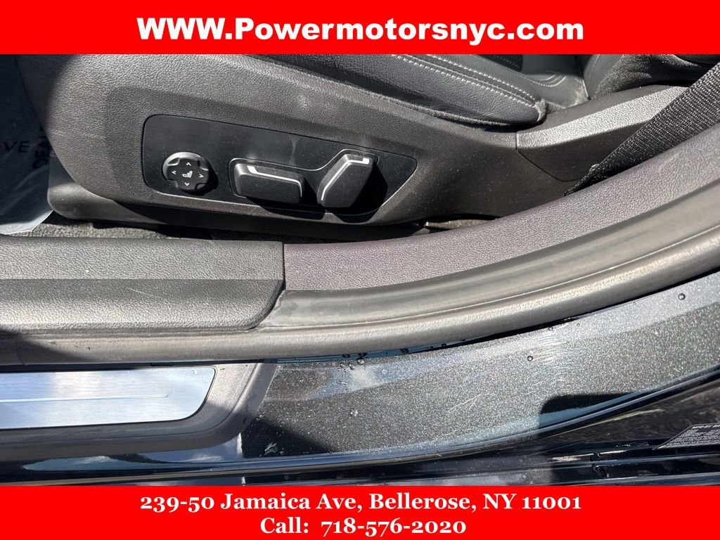 Used 2024 BMW 330e xDrive w/ Convenience Package image 30