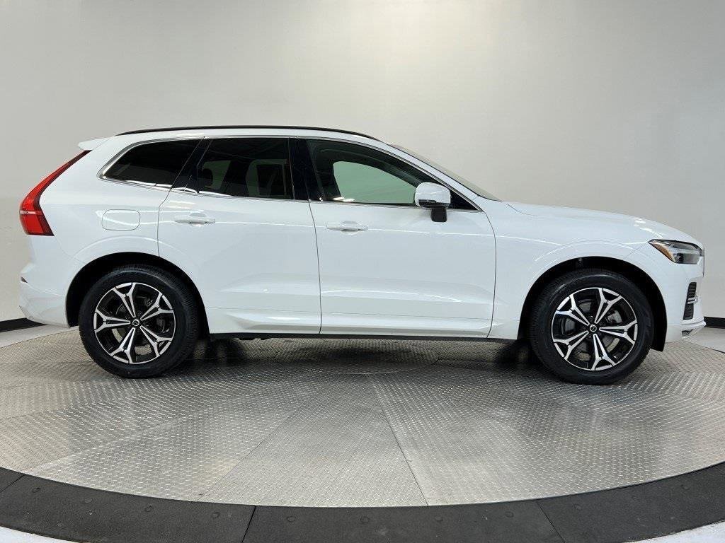 Used 2022 Volvo XC60 B5 Momentum image 8