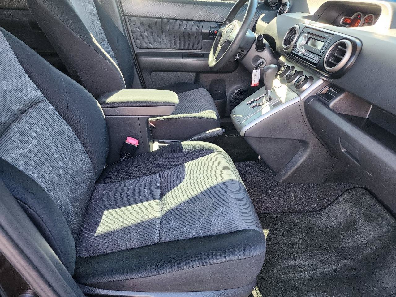 Used 2011 Scion xB FWD image 24