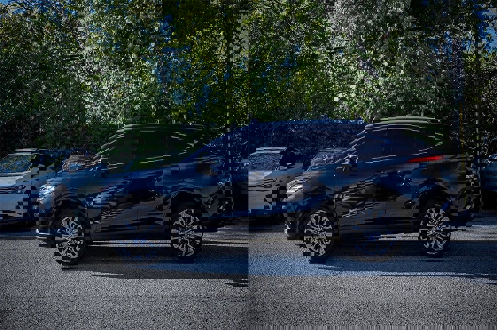 Used 2024 Toyota Venza LE image 3