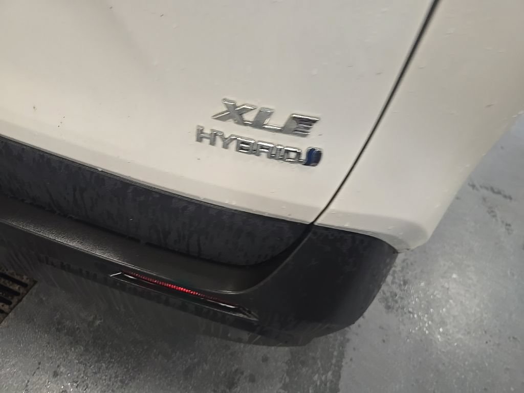 Used 2022 Toyota RAV4 XLE w/ Convenience Package AWD/4WD image 4