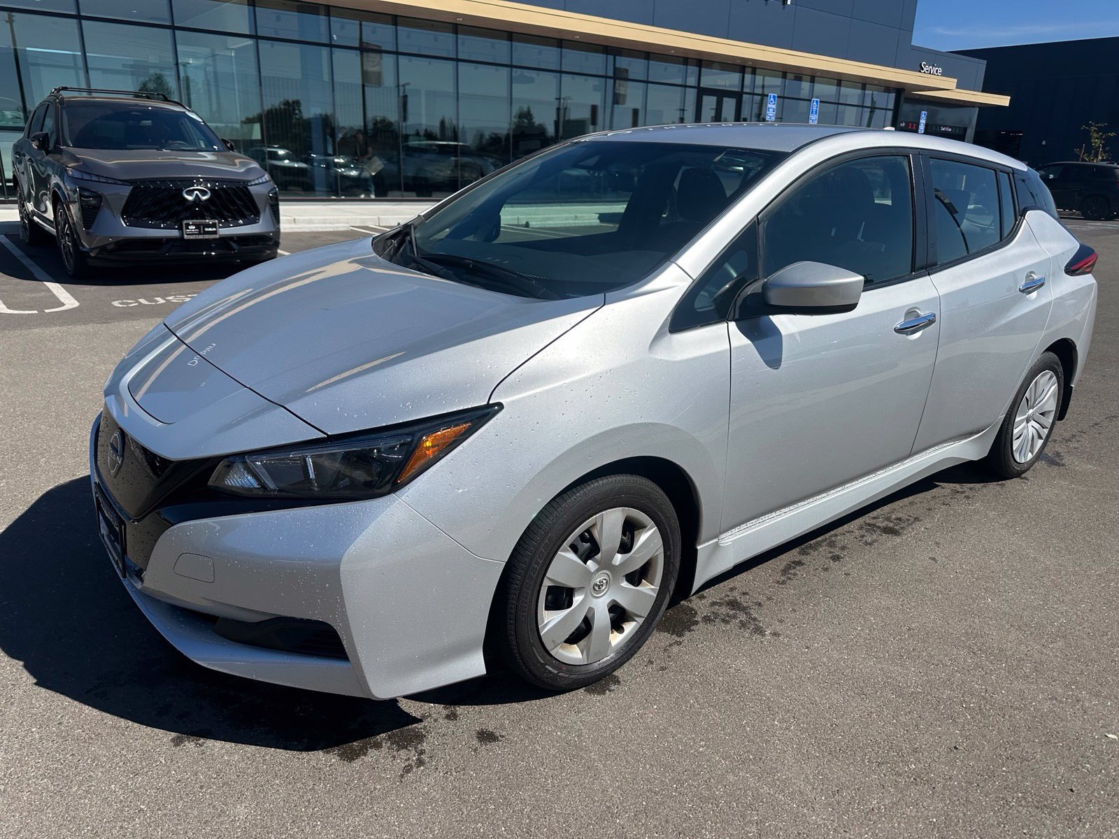 Used 2025 Nissan Leaf S FWD image 2