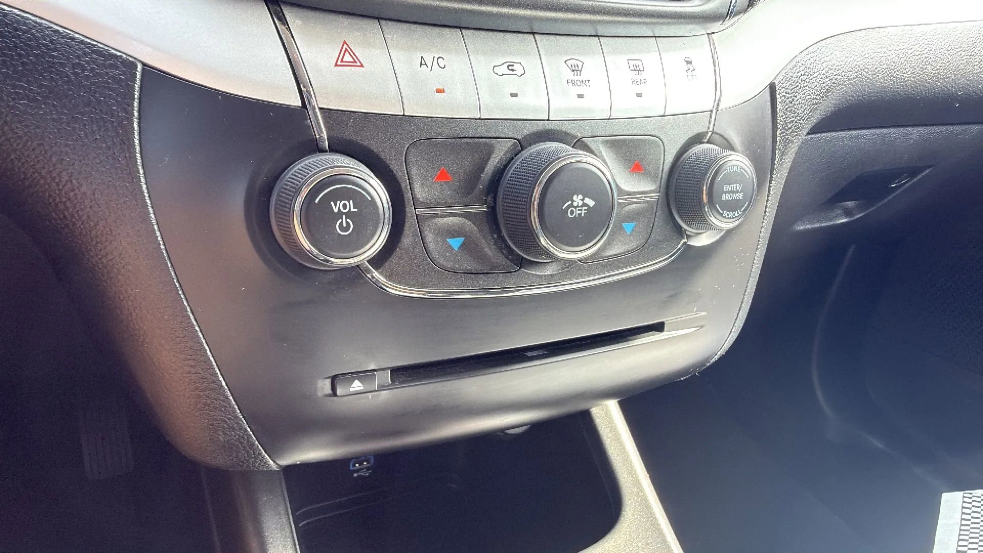 Used 2019 Dodge Journey SE w/ Blacktop Package image 29