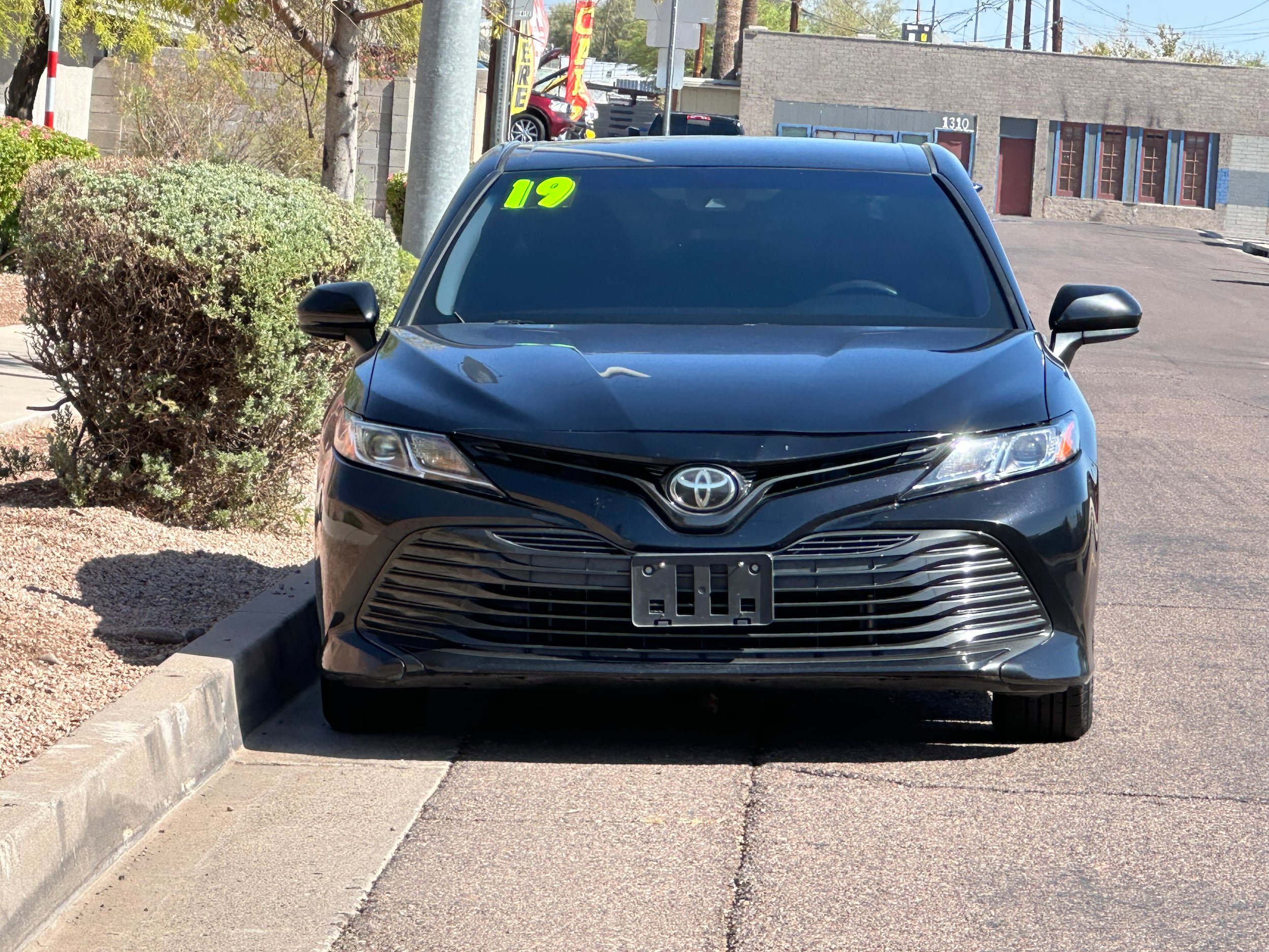 Used 2019 Toyota Camry LE FWD image 2