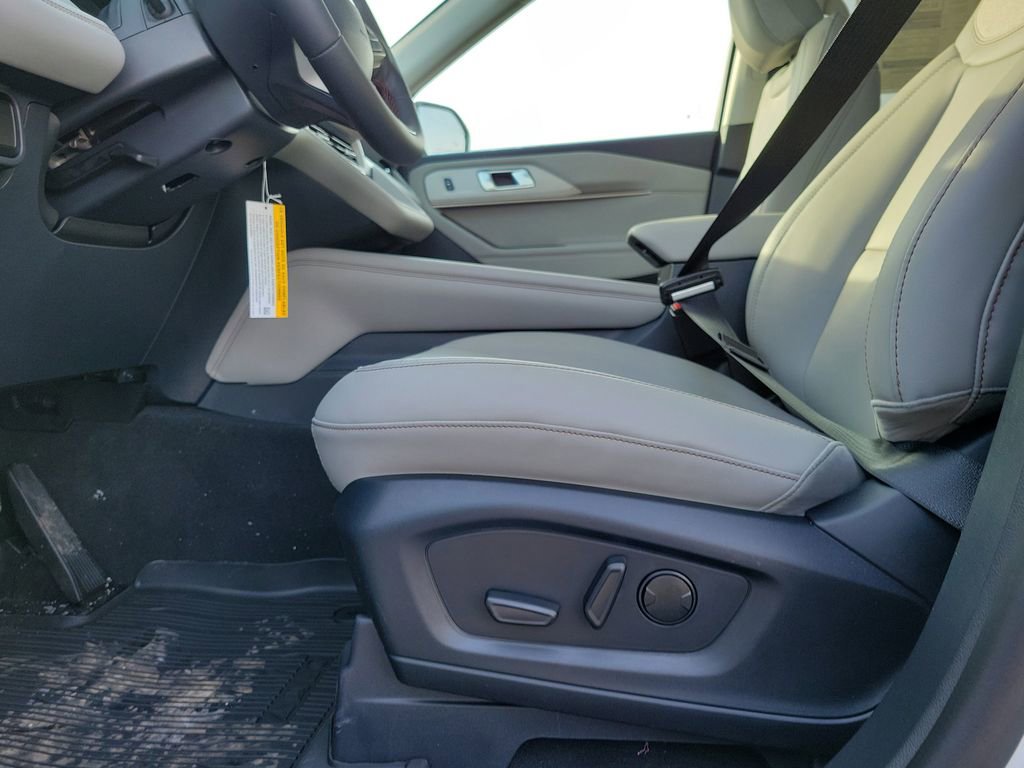 New 2026 Ford Explorer Active w/ Active Comfort Package image 17