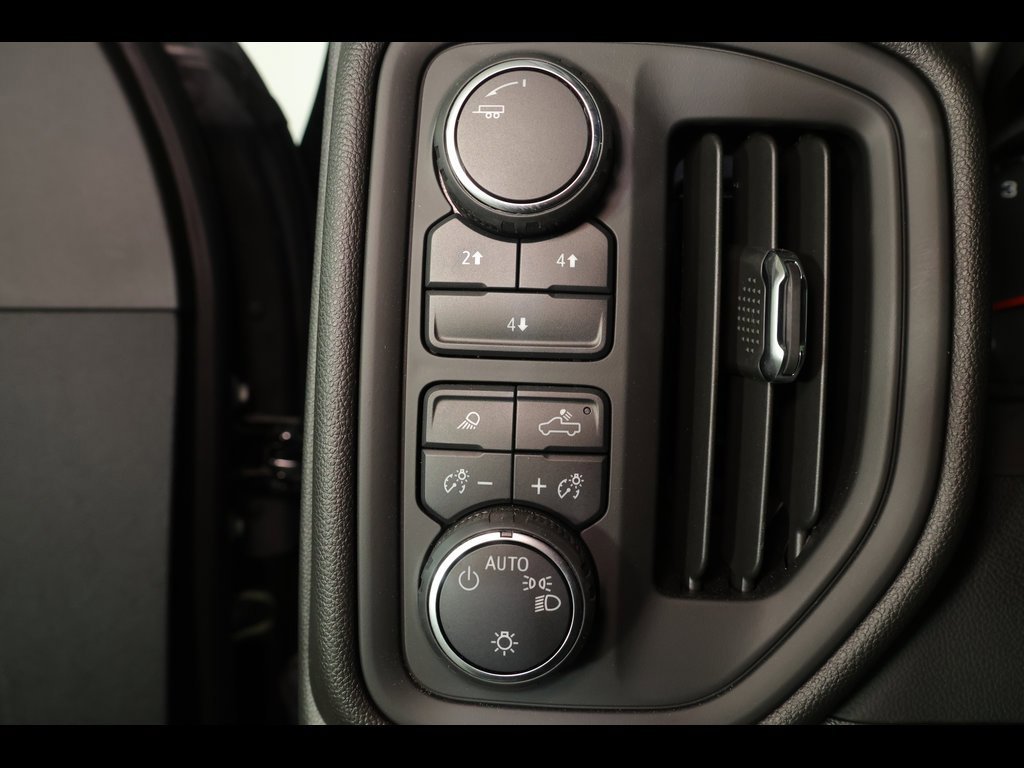 Used 2025 Chevrolet Silverado 2500 Custom w/ Custom Value Package image 26