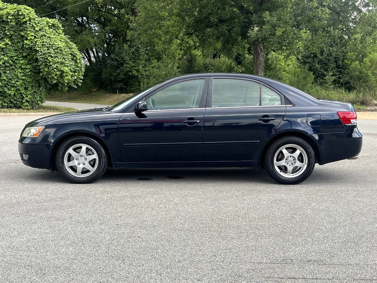 Used 2006 Hyundai Sonata V6 FWD image 2
