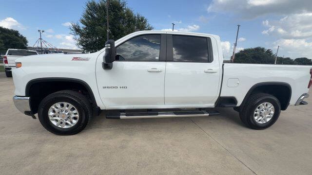 Used 2024 Chevrolet Silverado 2500 LT AWD/4WD image 5