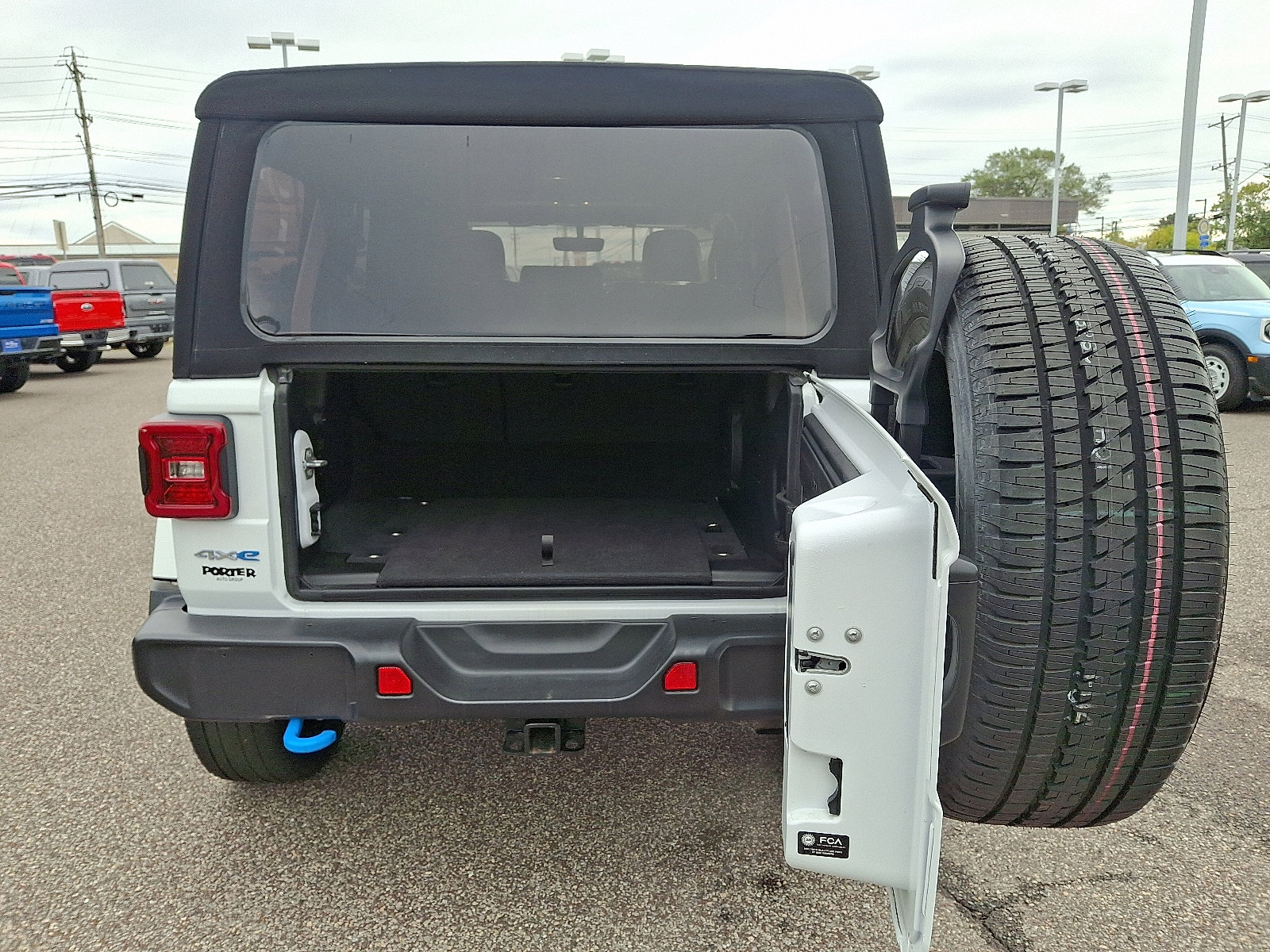 Used 2023 Jeep Wrangler Sahara w/ Cold Weather Group image 30