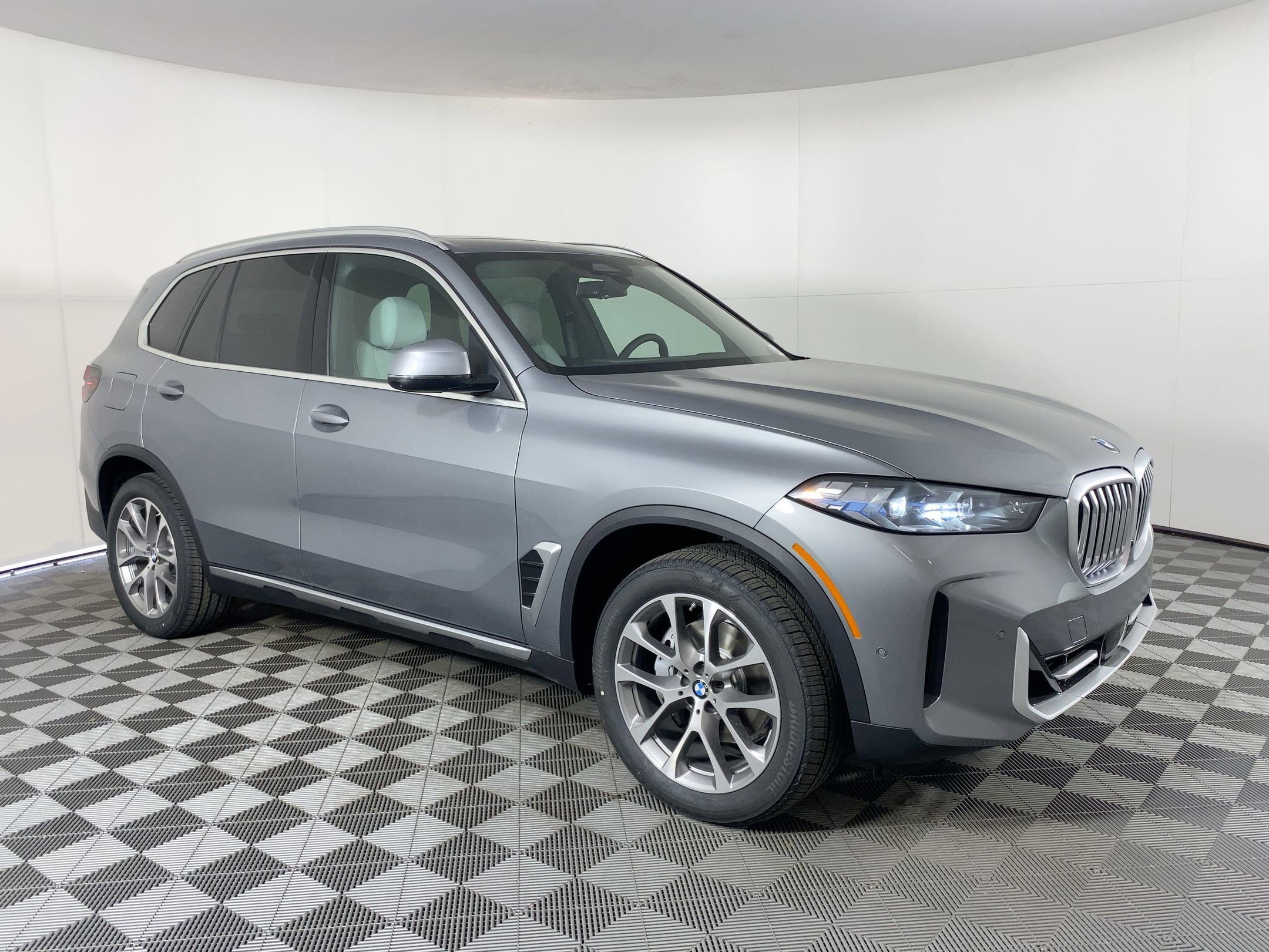 Used 2026 BMW X5 sDrive40i w/ Premium Package image 6