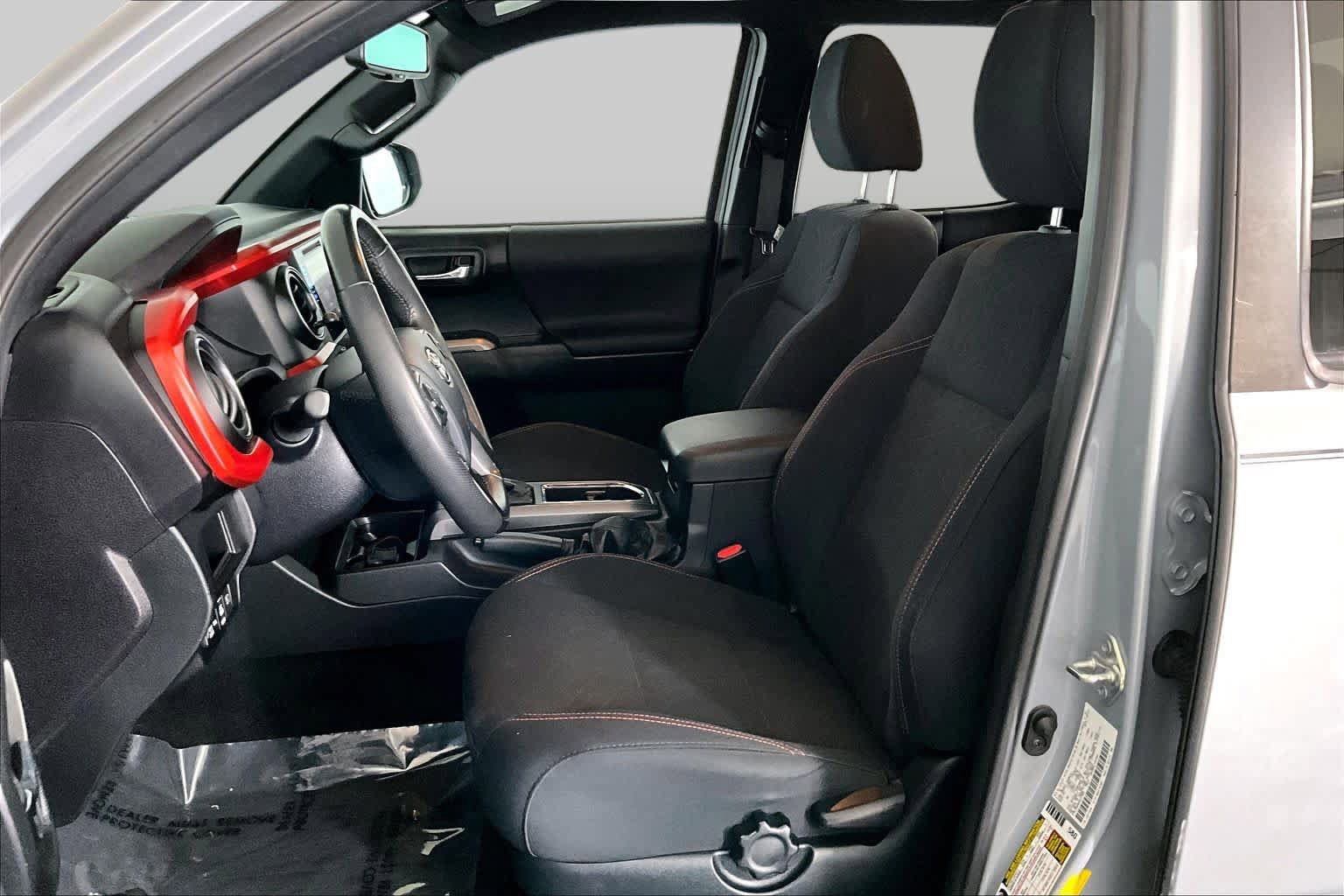 Used 2019 Toyota Tacoma TRD Off-Road AWD/4WD image 9