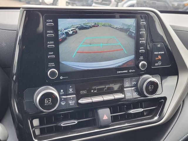 Used 2022 Toyota Highlander LE AWD/4WD image 17