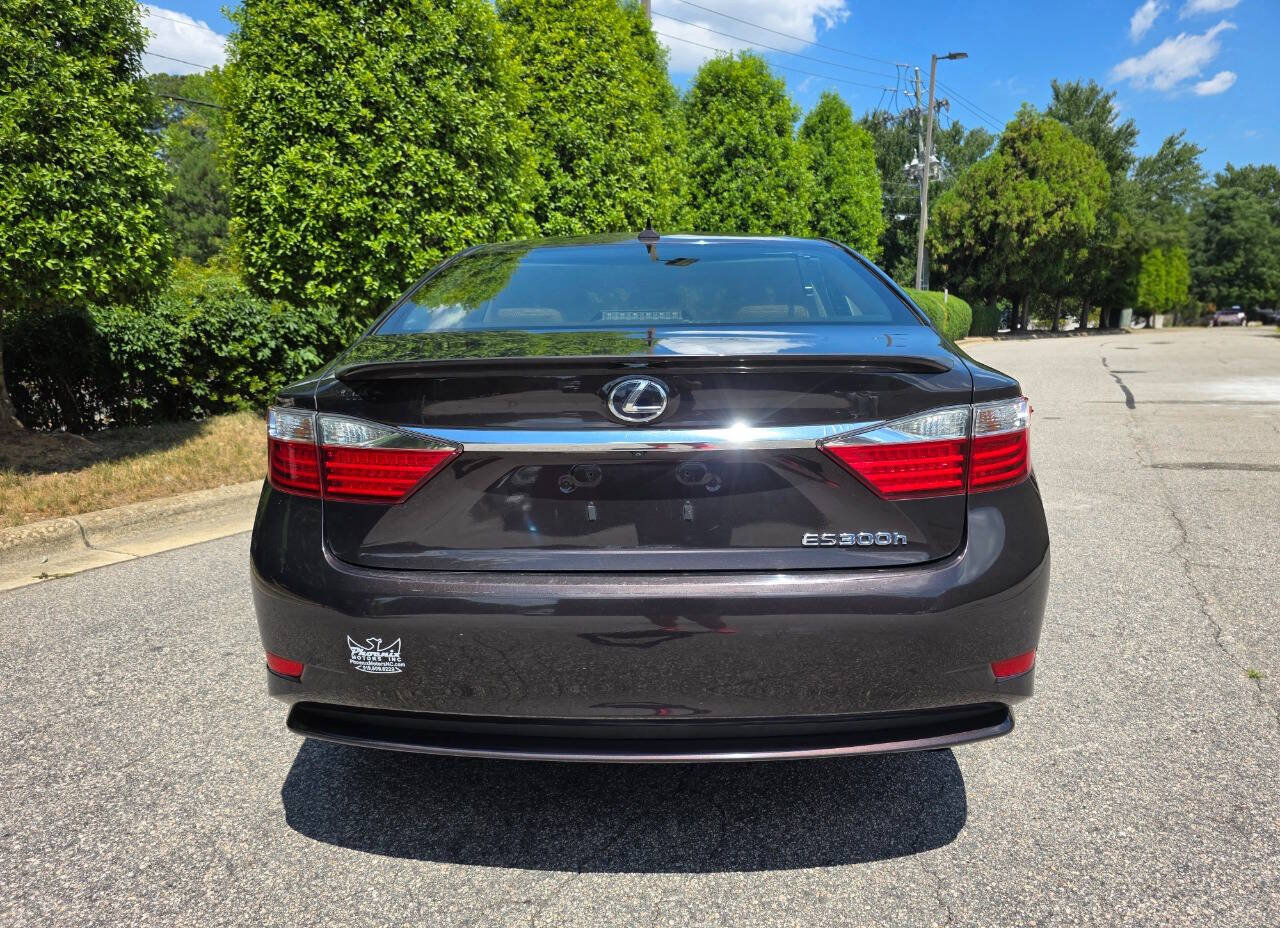 Used 2013 Lexus ES 300h w/ Premium Pkg FWD image 4