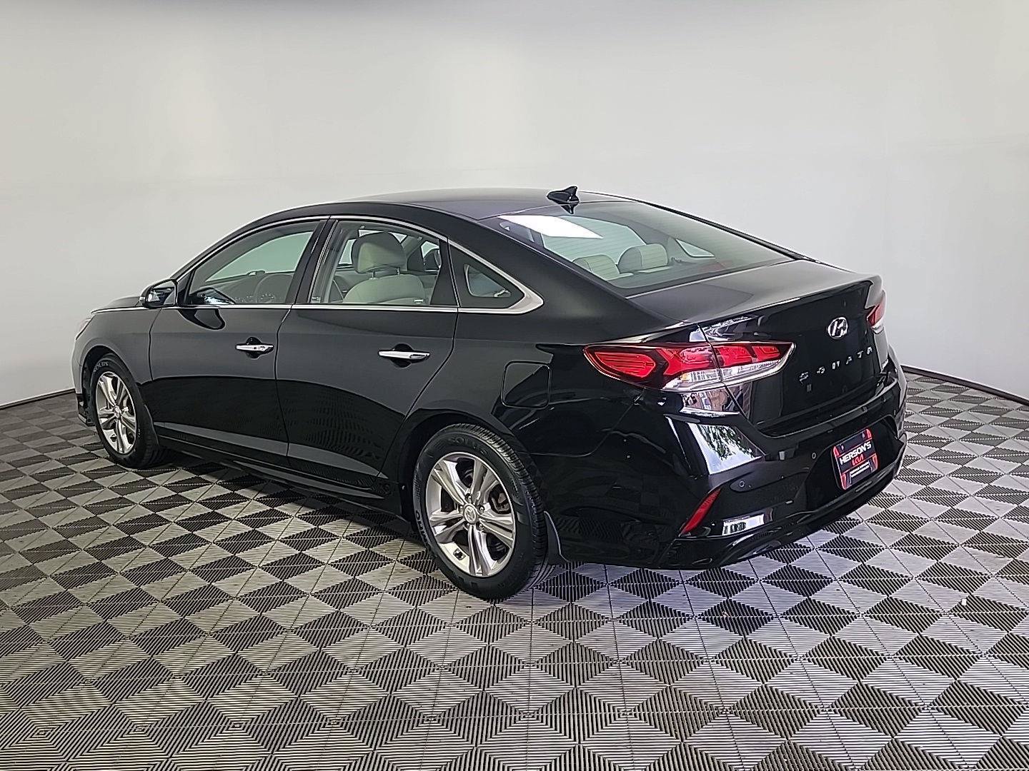 Used 2018 Hyundai Sonata Limited w/ Limited Ultimate Package 03 FWD image 9