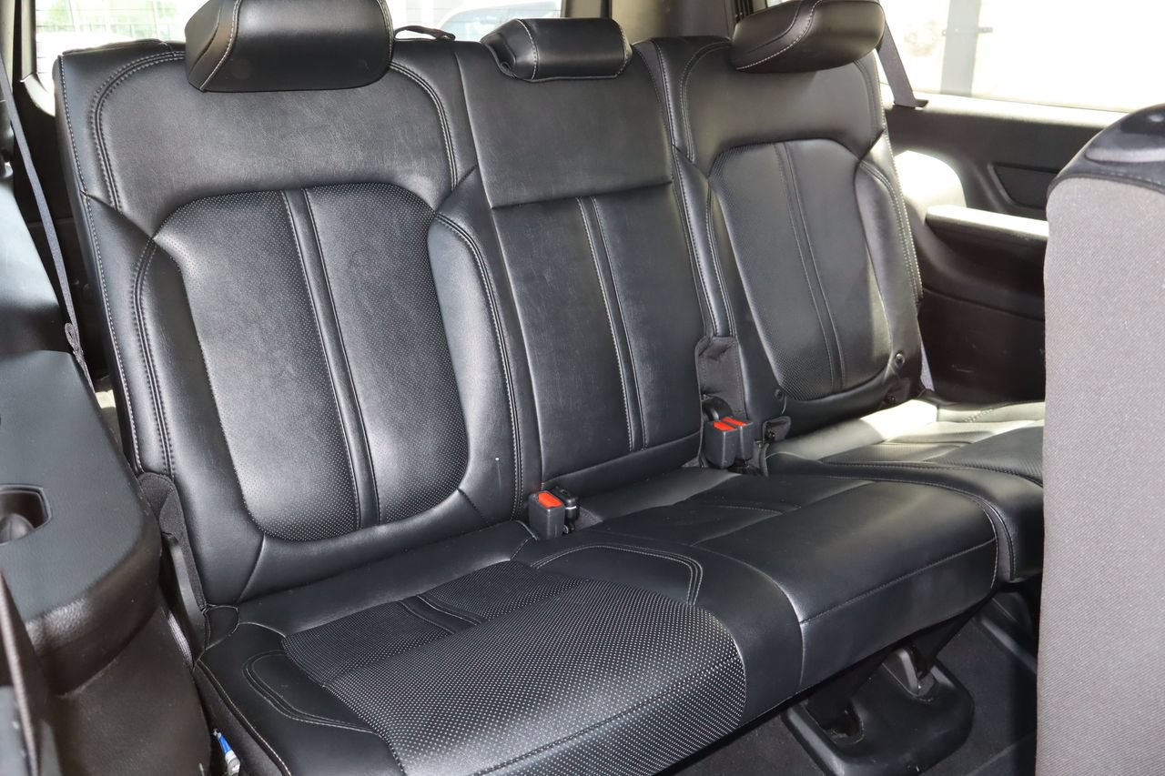 Used 2024 Jeep Wagoneer L Series II RWD image 19