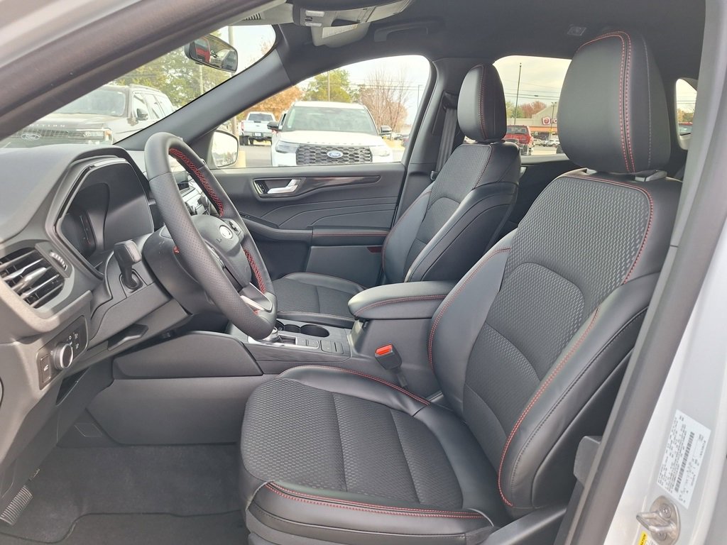 New 2026 Ford Escape ST-Line w/ Cold Weather Package image 4
