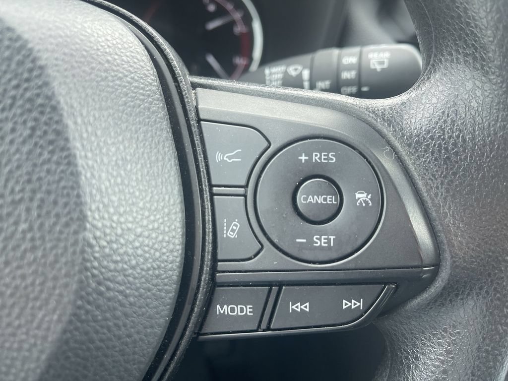Used 2025 Toyota RAV4 XLE FWD image 20