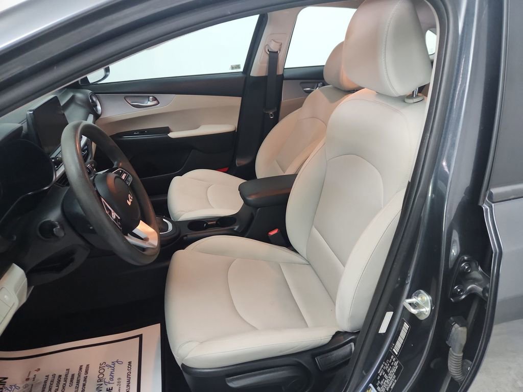 Used 2023 Kia Forte LXS w/ LXS Technology Package FWD image 17