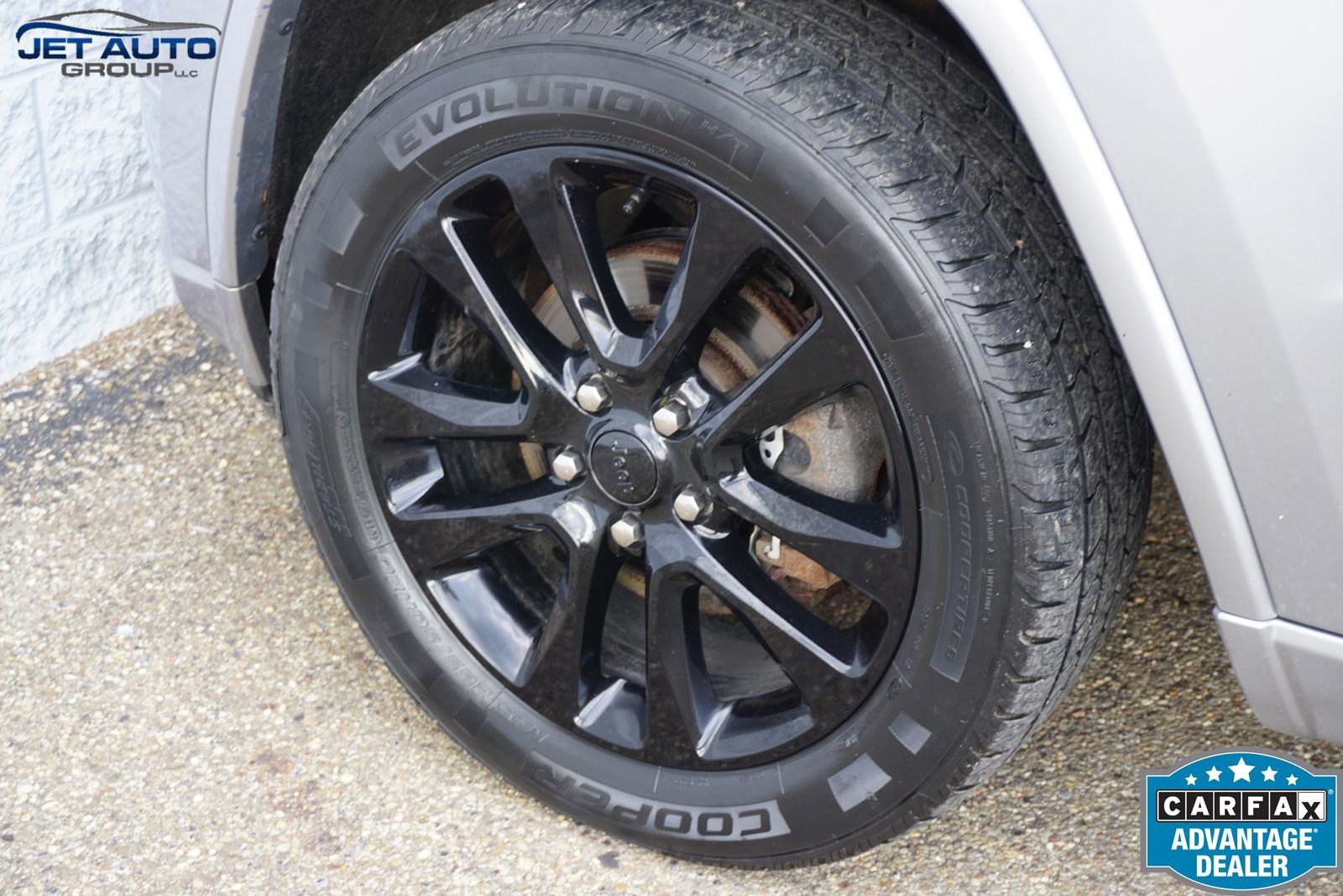 Used 2017 Jeep Grand Cherokee Altitude AWD/4WD image 14
