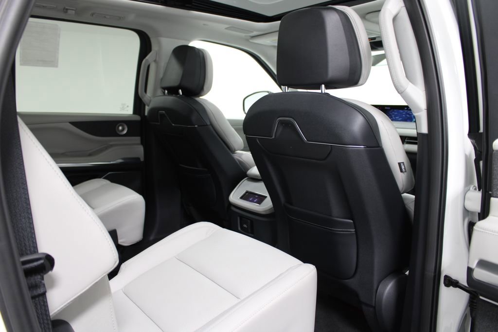 New 2026 Lincoln Navigator L Reserve AWD/4WD image 37