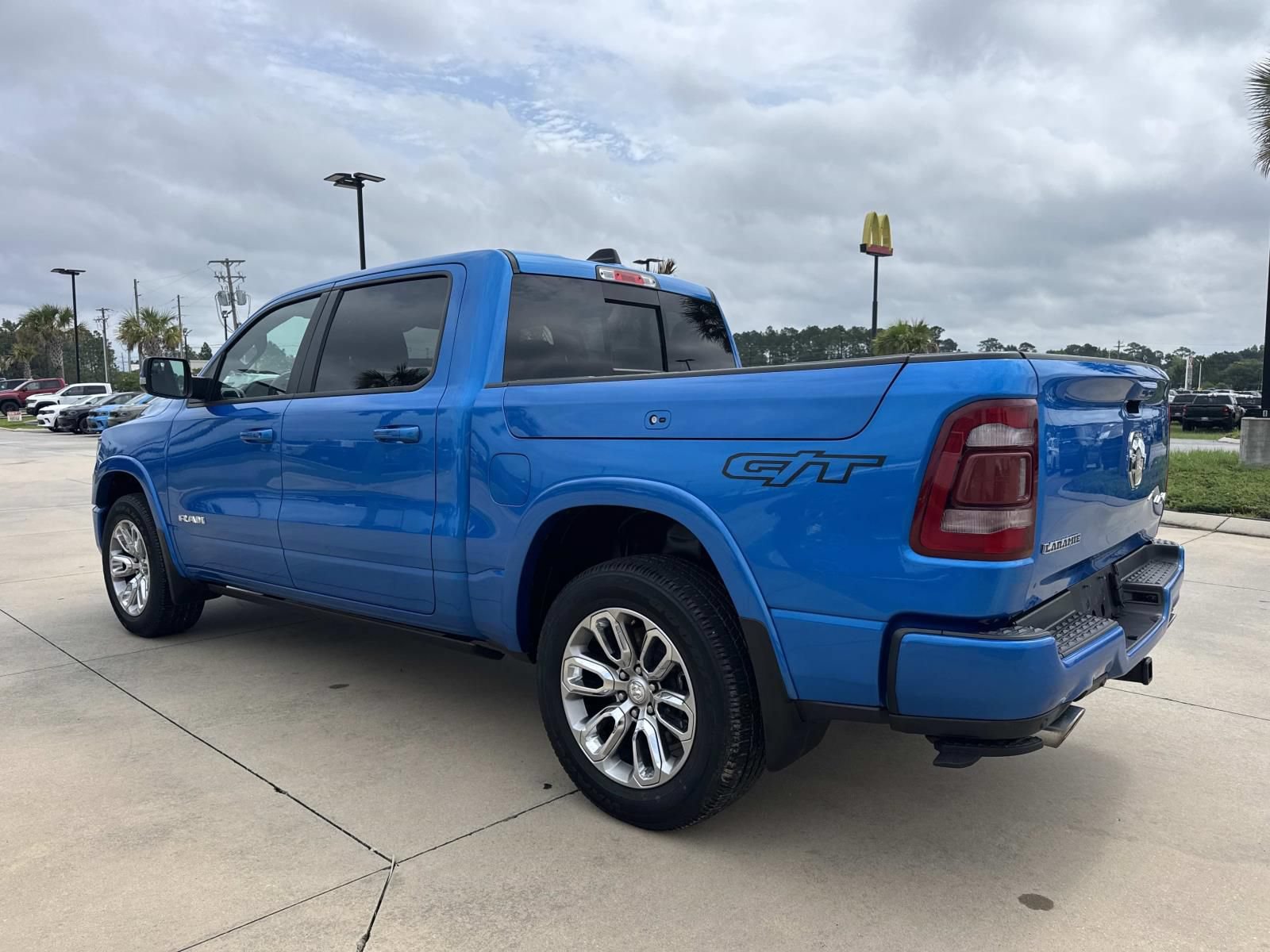 Used 2022 RAM 1500 Laramie AWD/4WD image 5