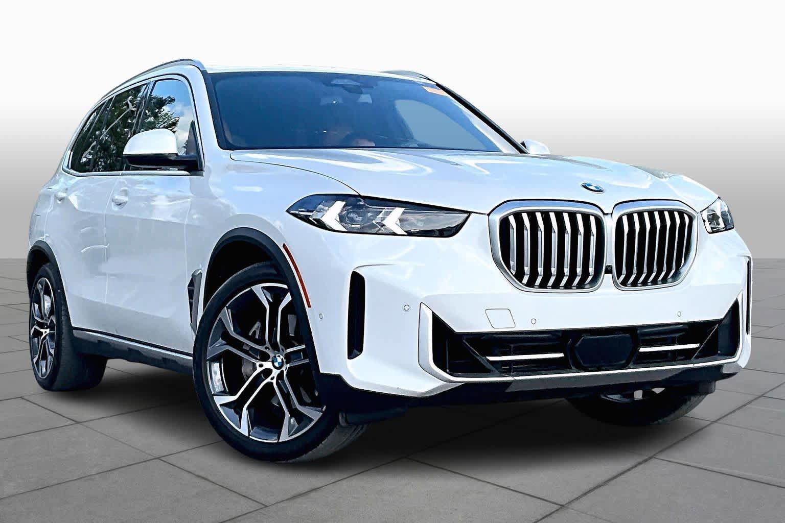 Used 2024 BMW X5 xDrive40i w/ Parking Assistance Package AWD/4WD image 2