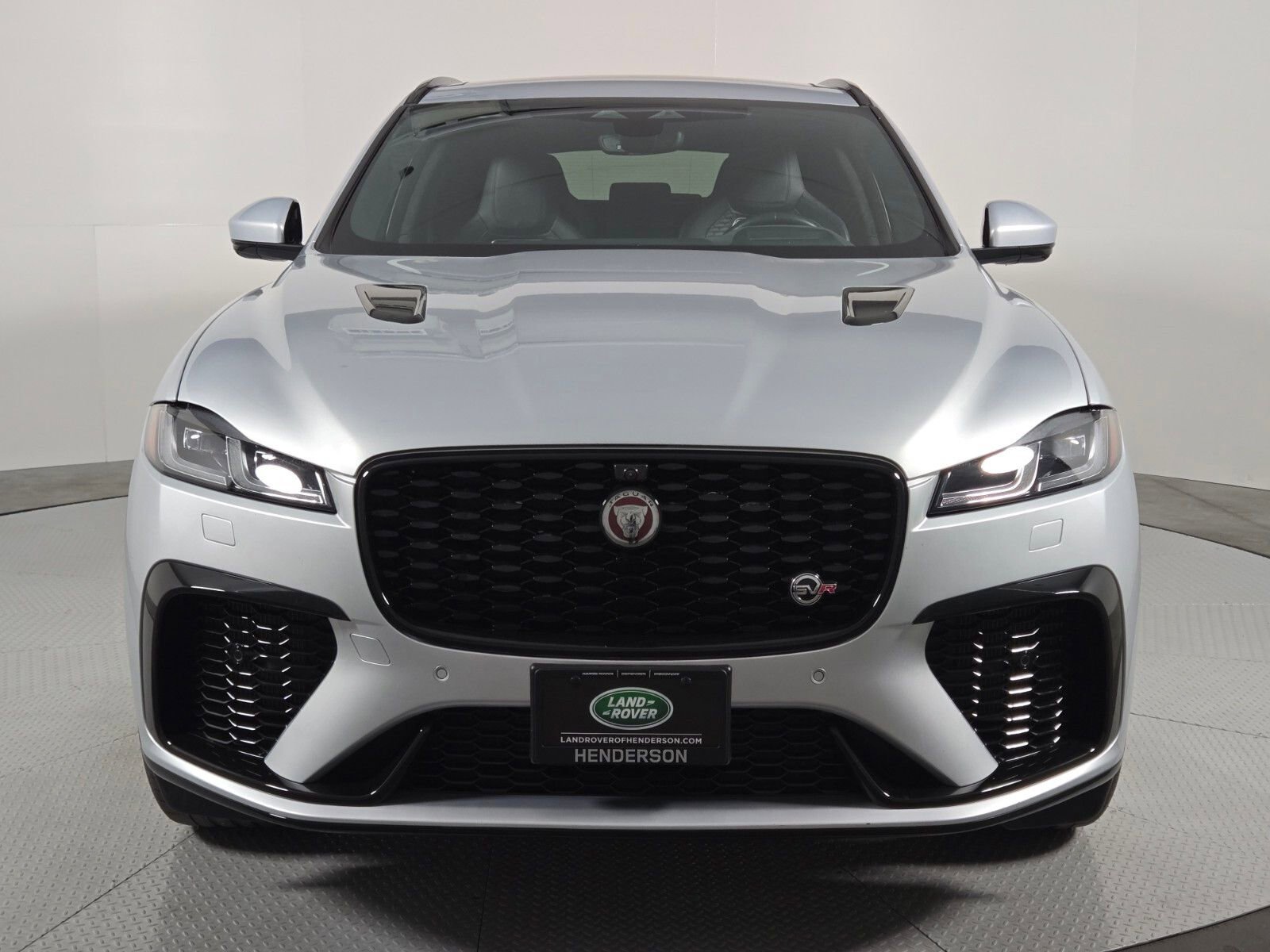Used 2023 Jaguar F-PACE SVR image 8
