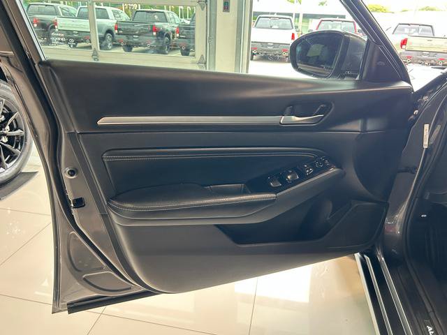 Used 2023 Nissan Altima 2.5 SL AWD/4WD image 14