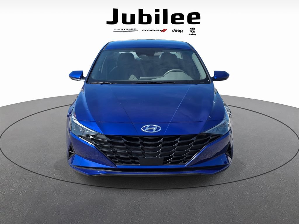 Used 2023 Hyundai Elantra SEL w/ Convenience Package FWD image 2