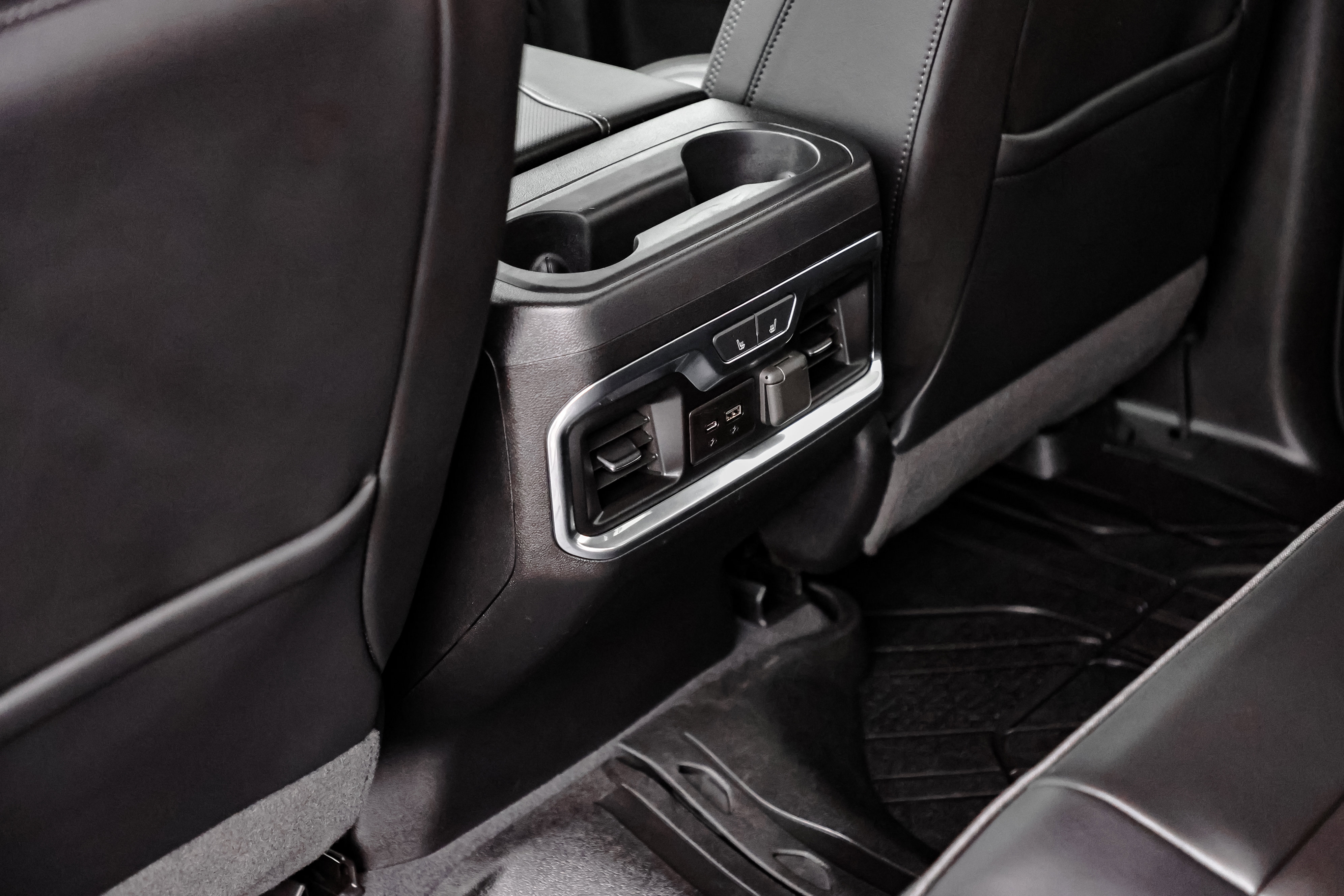 Used 2019 Chevrolet Silverado 1500 High Country w/ Technology Package image 23