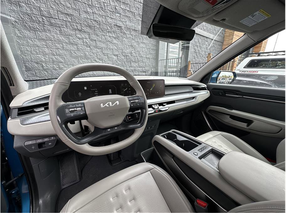 Used 2024 Kia EV9 Wind image 2